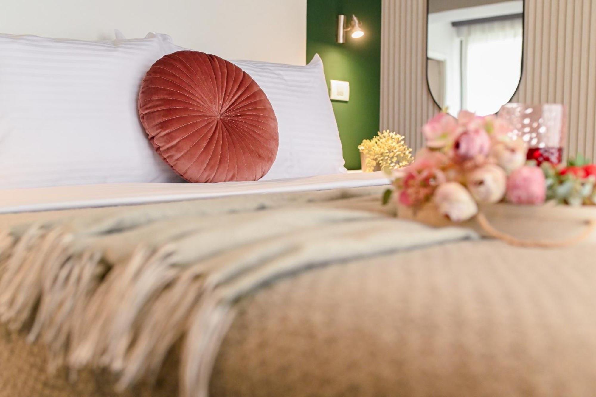 Urban Paradise - Modern Central Accommodation Bucarest Chambre photo