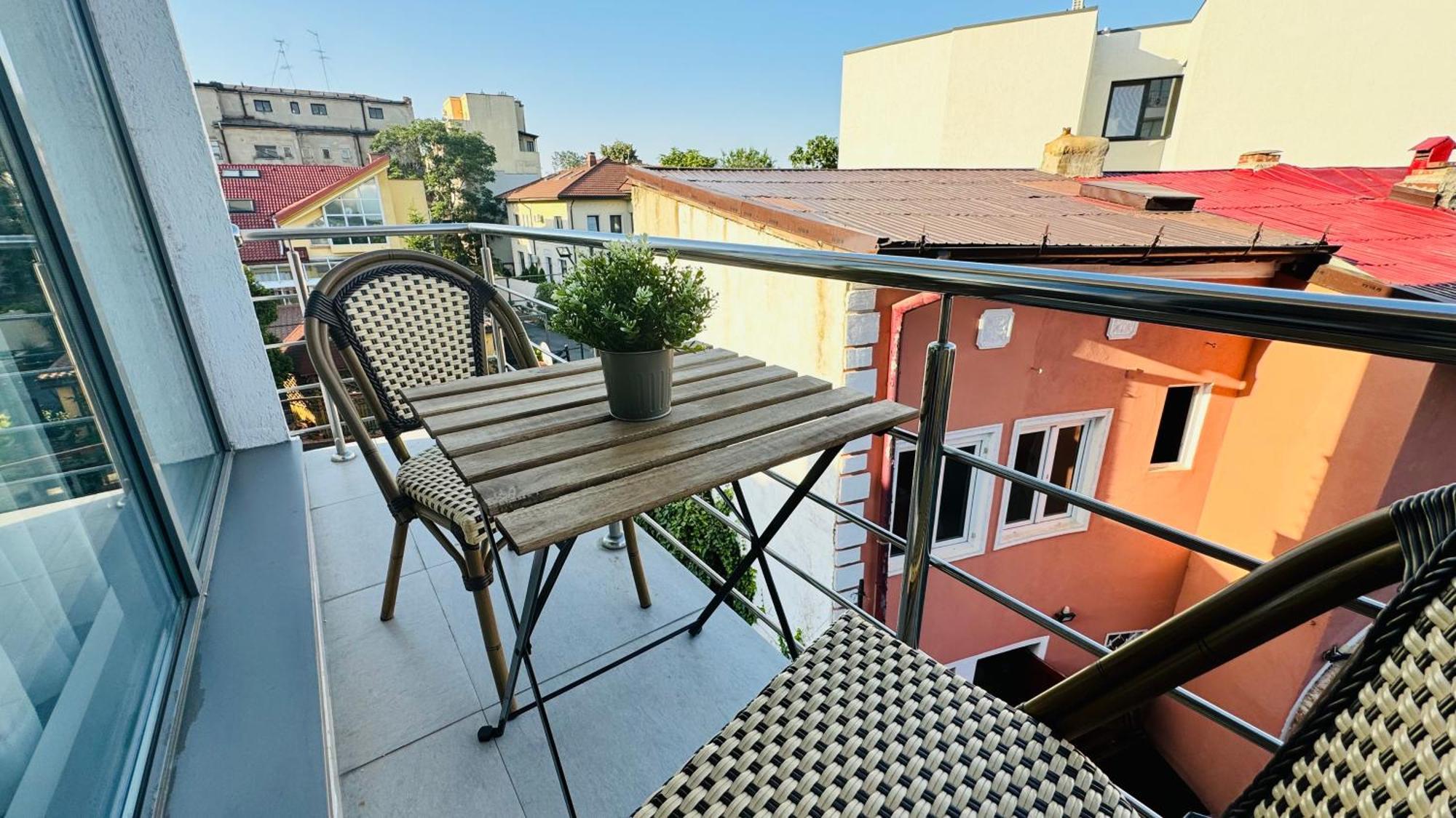 Urban Paradise - Modern Central Accommodation Bucarest Extérieur photo