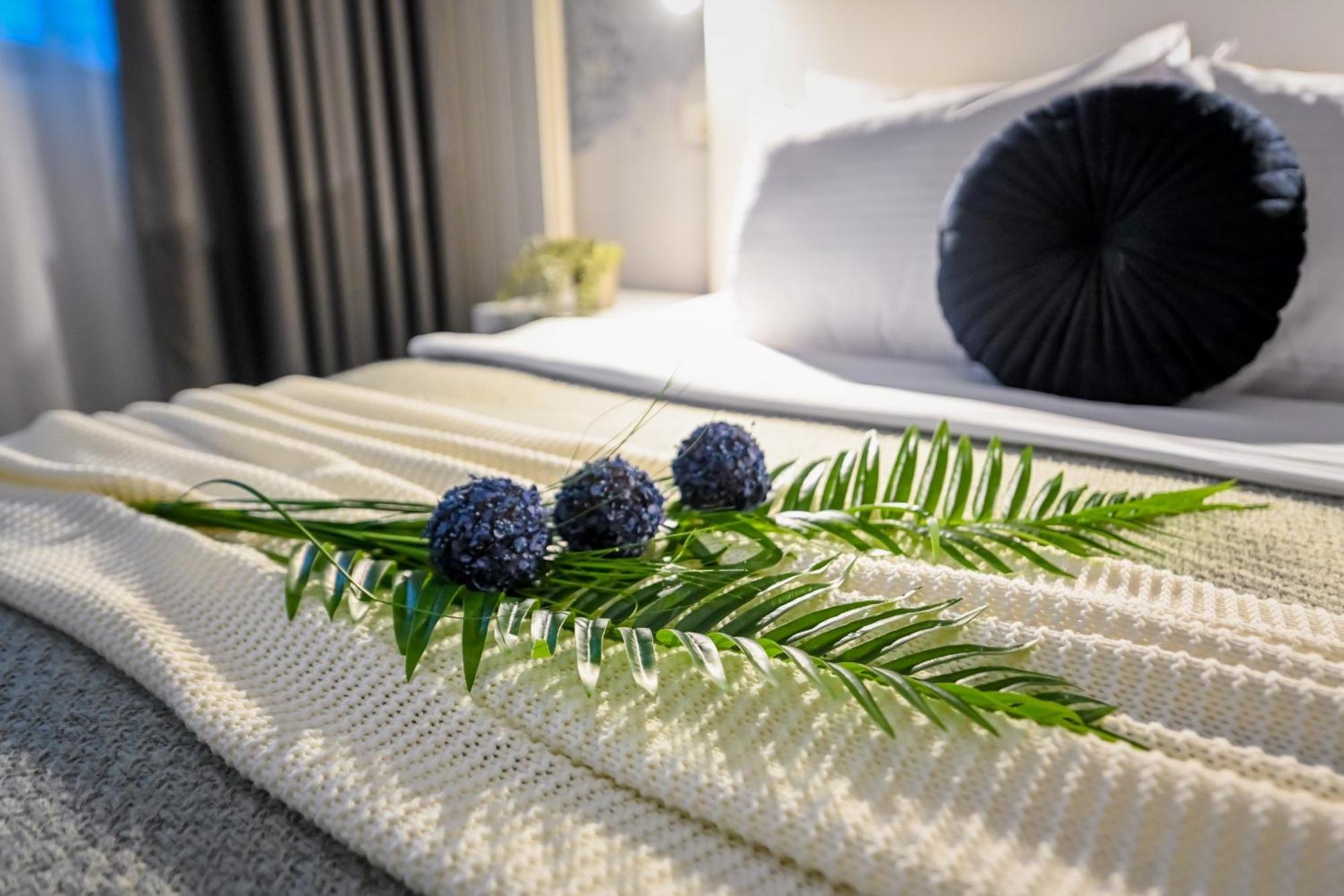 Urban Paradise - Modern Central Accommodation Bucarest Chambre photo