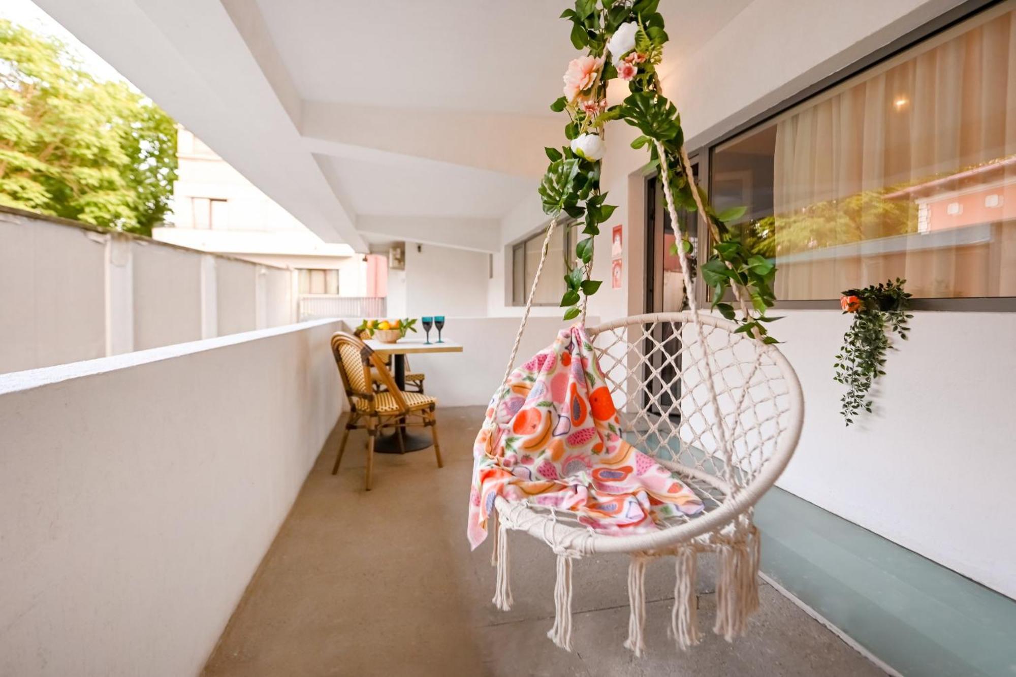 Urban Paradise - Modern Central Accommodation Bucarest Chambre photo